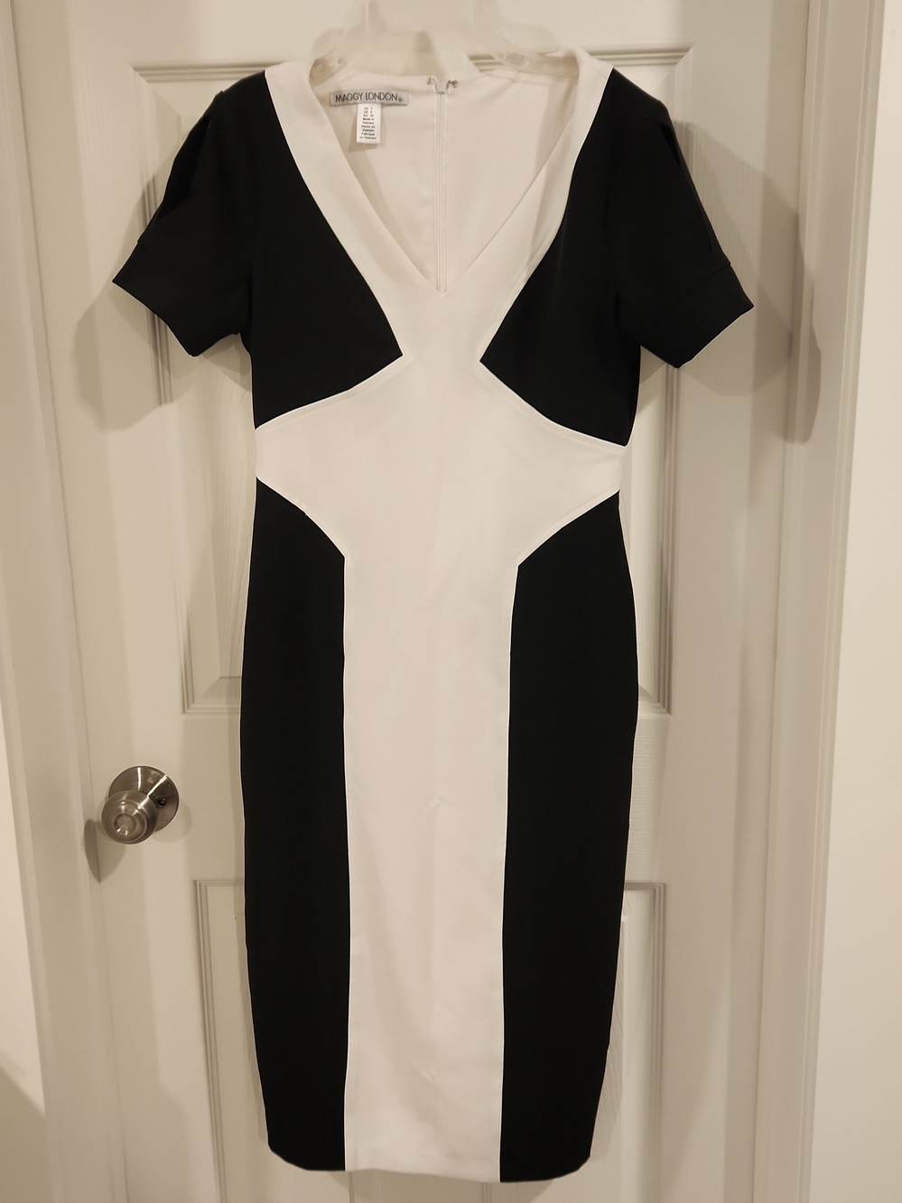 Maggy London Color Block Scuba Sheath Dress Black Ivory Sive 4 V-Neck Workwear